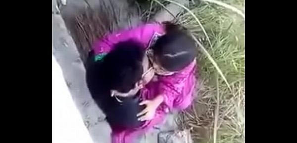  Village Desi indian couple outdoor sex, outdoor sex couple, viral sex Desi indian couple doing sex at outdoor
